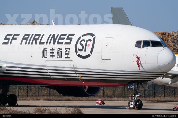 顺丰B763F在广州新科宇航科技有限公司检修