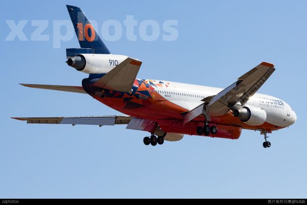 DC-10灭火机落地圣贝纳迪诺