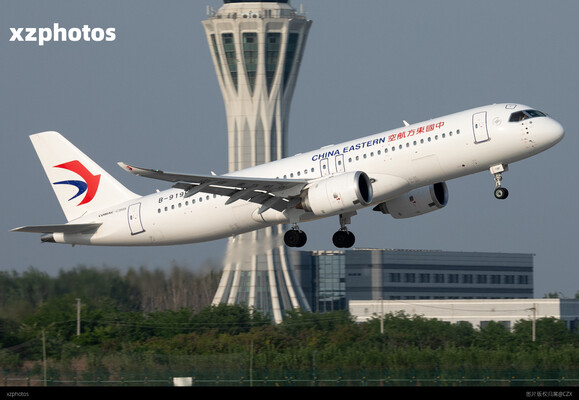 B-919F 穿越大兴机场塔台