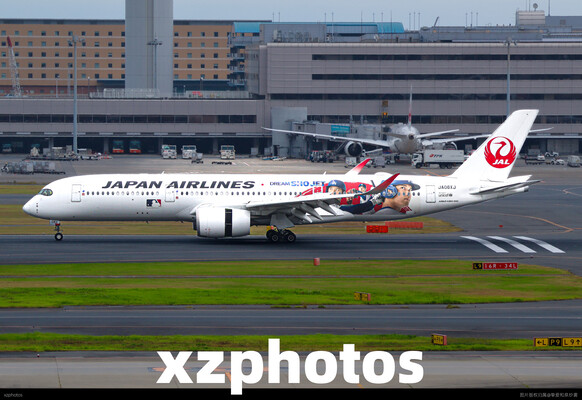 日本航空A350起飞前滑行