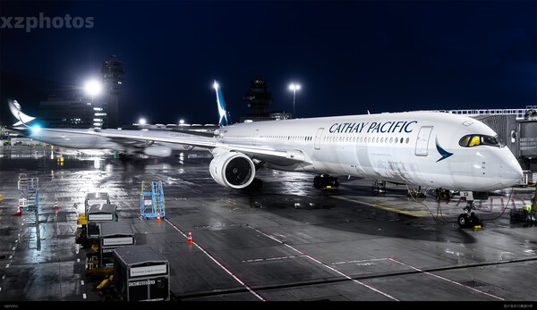 CX828 HKG-YYZ