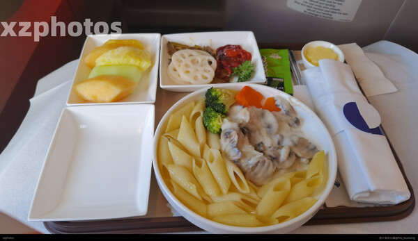 PVG—SIN MU567 餐食
