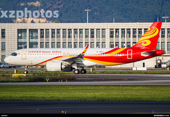 夕阳下的海航A320neo
