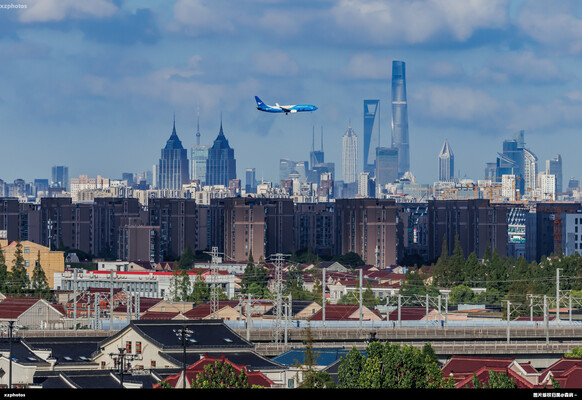 厦航大兴彩绘陆家嘴同框