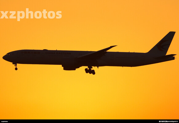 东航777剪影