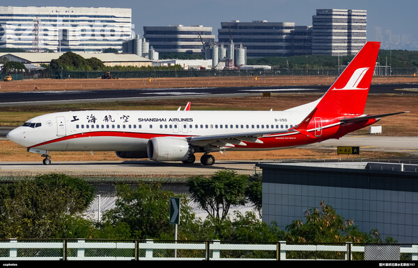 上海航空B737-8