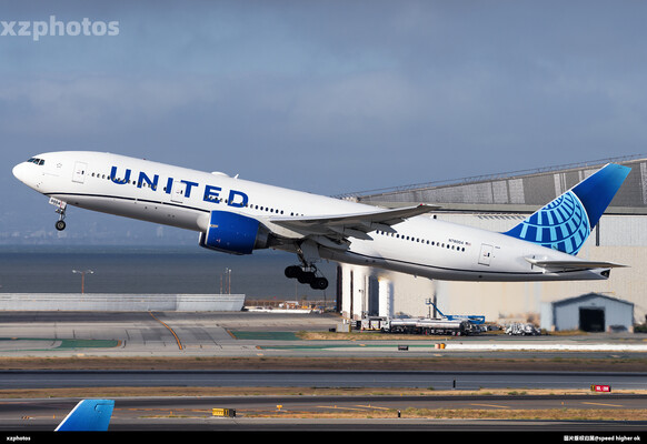 United Airlines taking off