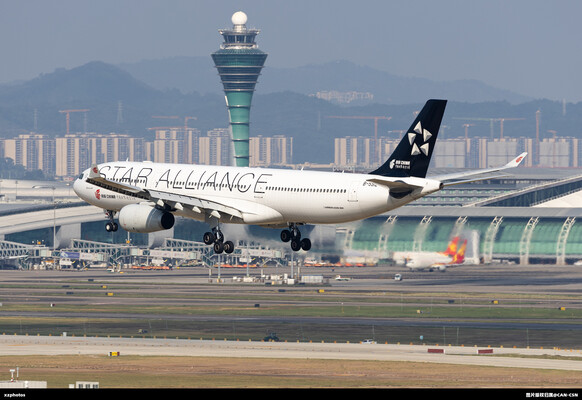 CA星星330与白云塔台同框