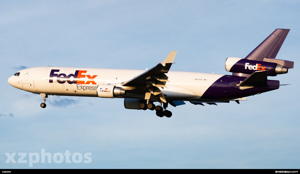 联邦快递MD11F黄金光降落上海浦东国际机场