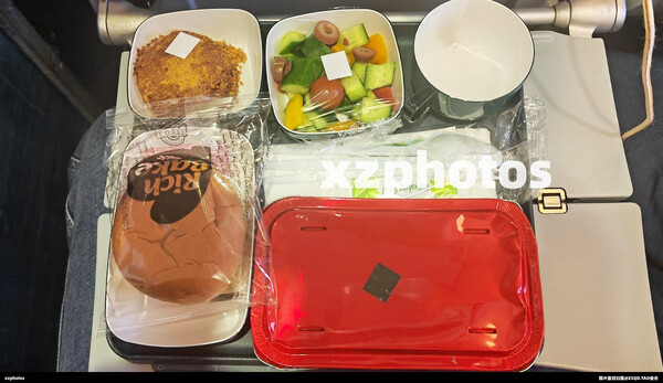 CA830经济舱第一次餐食