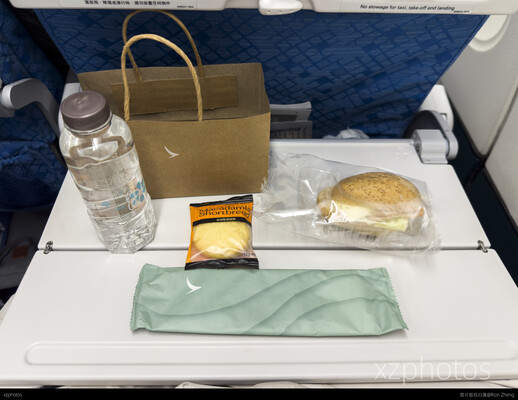 CX953 广州-香港 经济舱航食