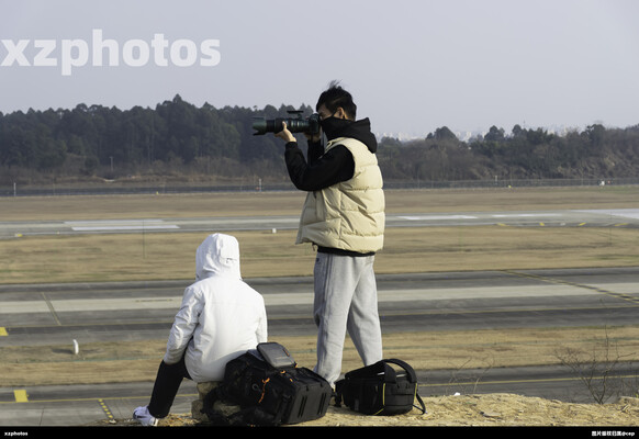 双流机场航空爱好者正在拍摄