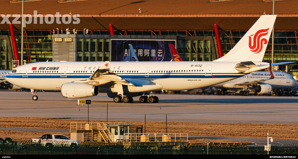 国航332黄金光滑行