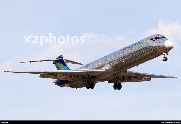 World Atlantic Airlines的裸金属机身MD-83