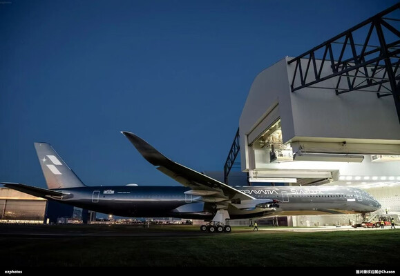 星宇航空A350-1000空山基联名涂装亮相 液态金属质感惊艳