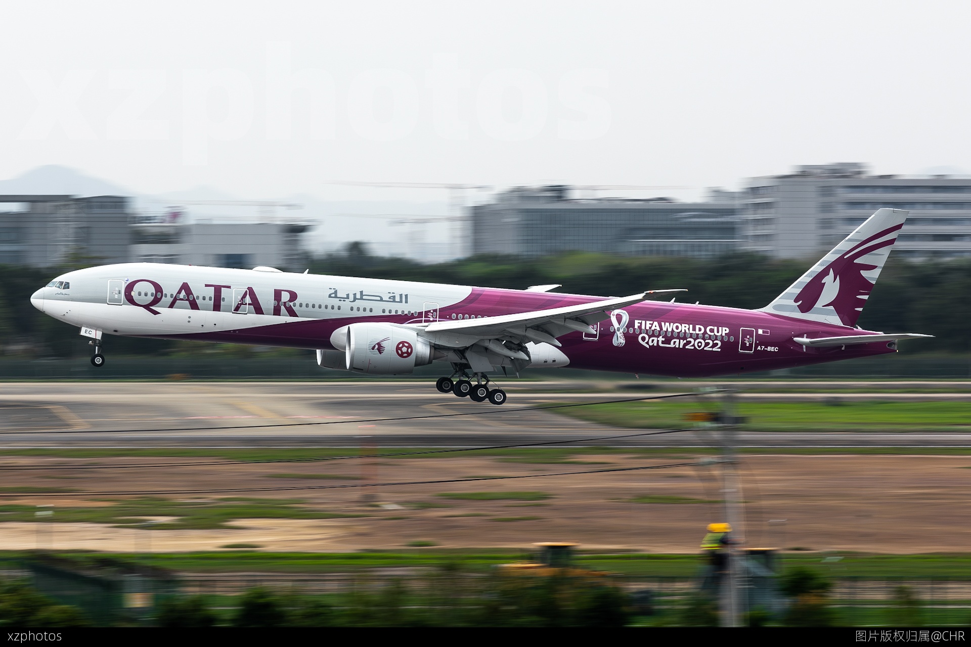 QR874 DOH-CAN