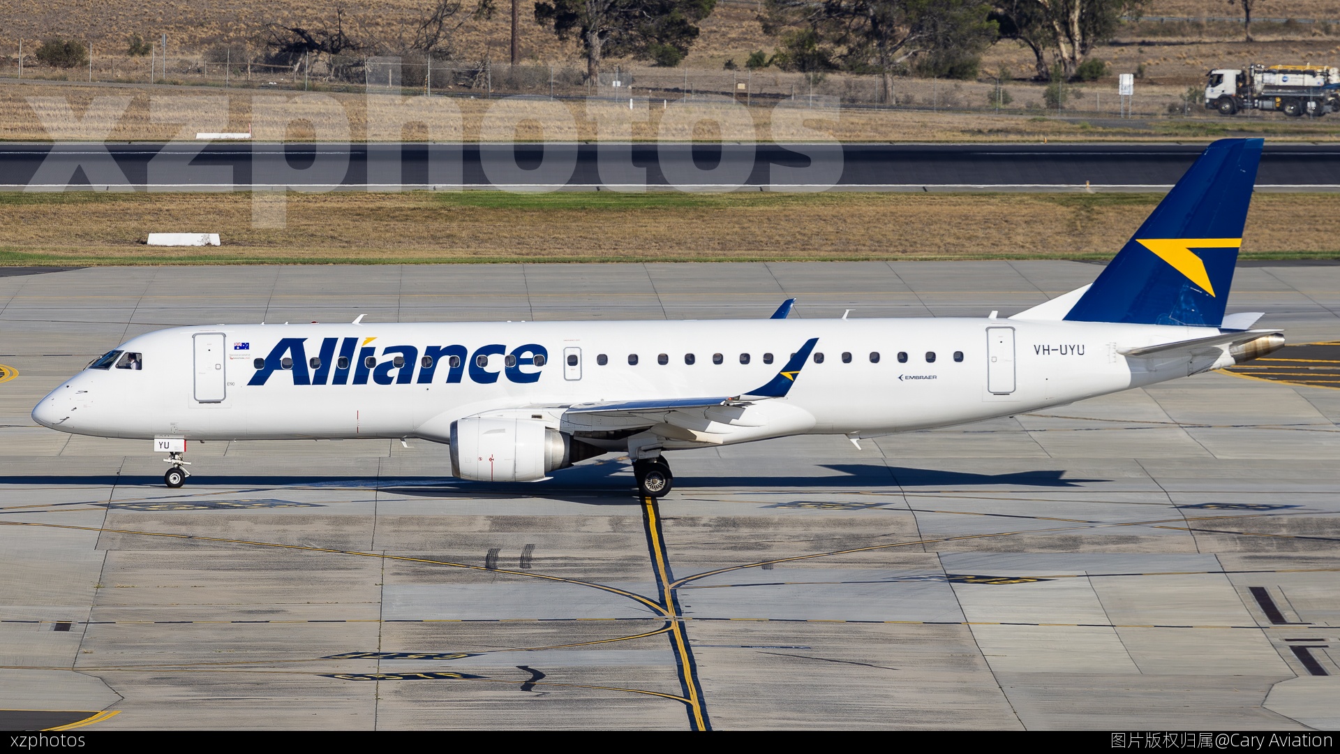 VH-UYU