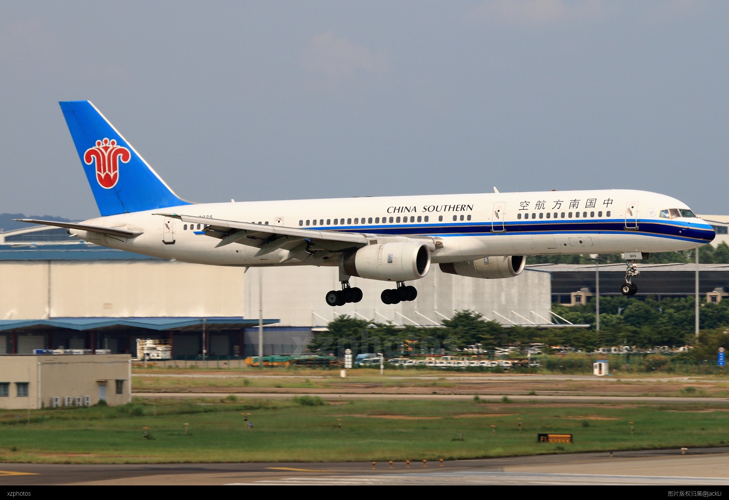 中国南方航空 757-200 B-2825