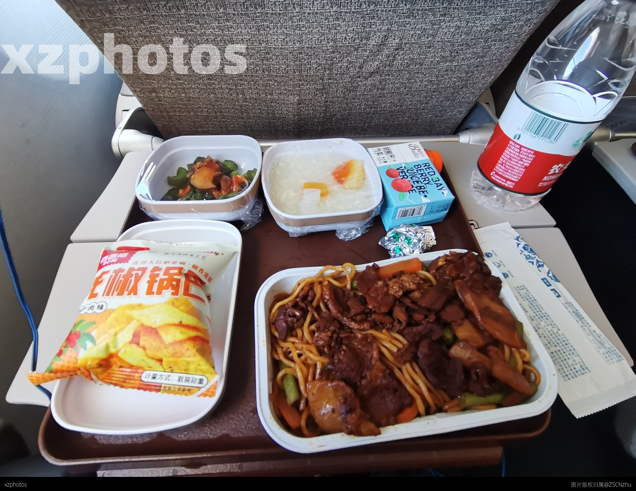 东航猪肉面条