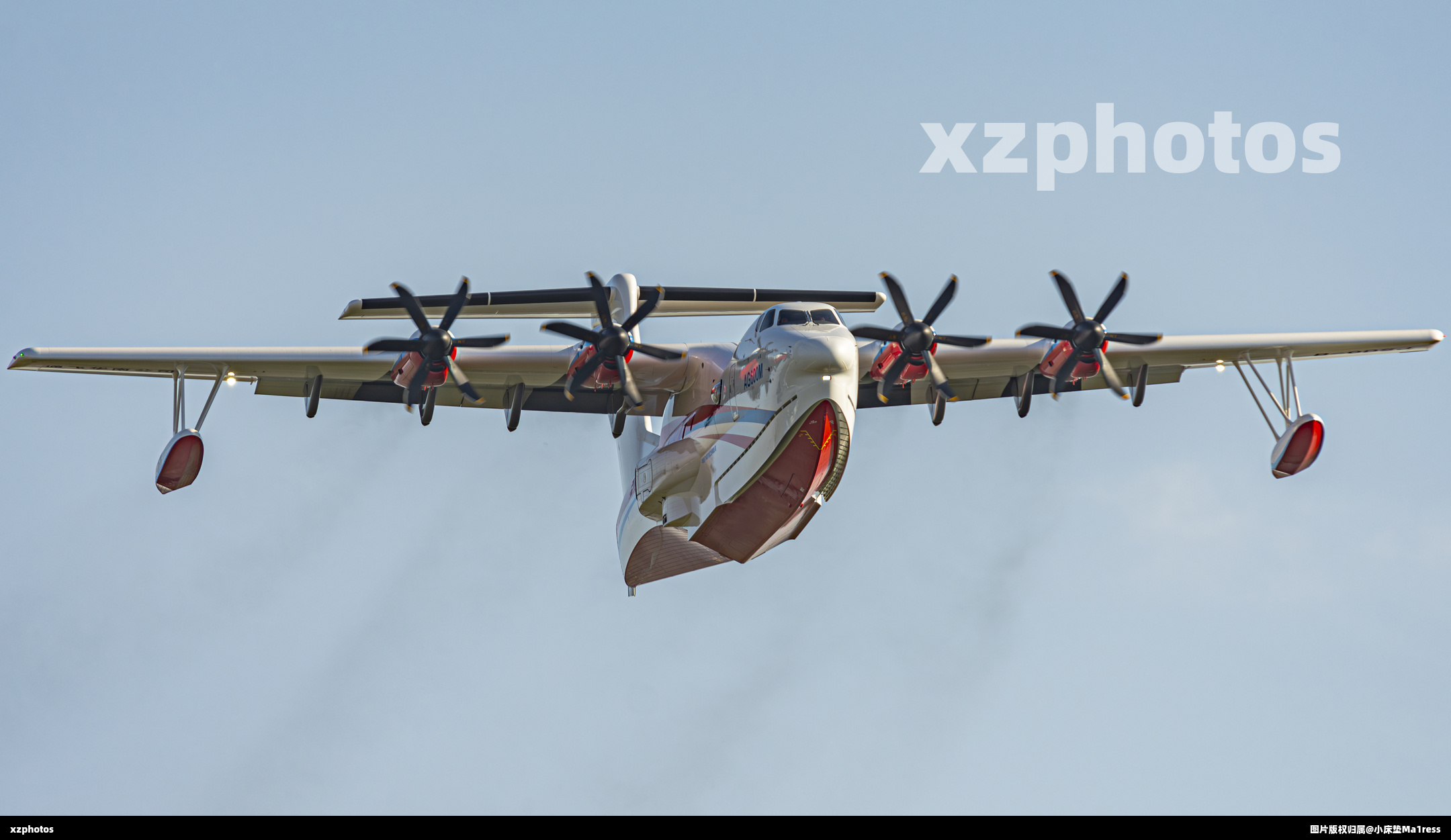 AG-600M接近跑道准备放水