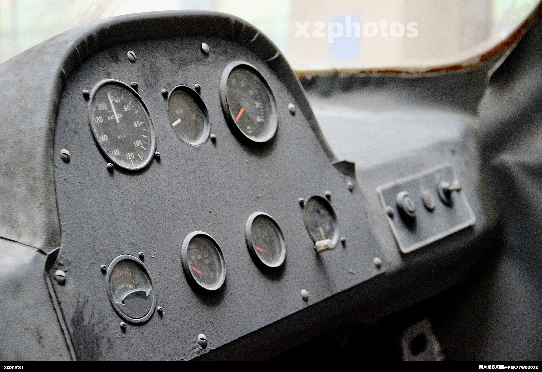 驾驶舱沉积的灰烬诉说着研发失败的悲痛