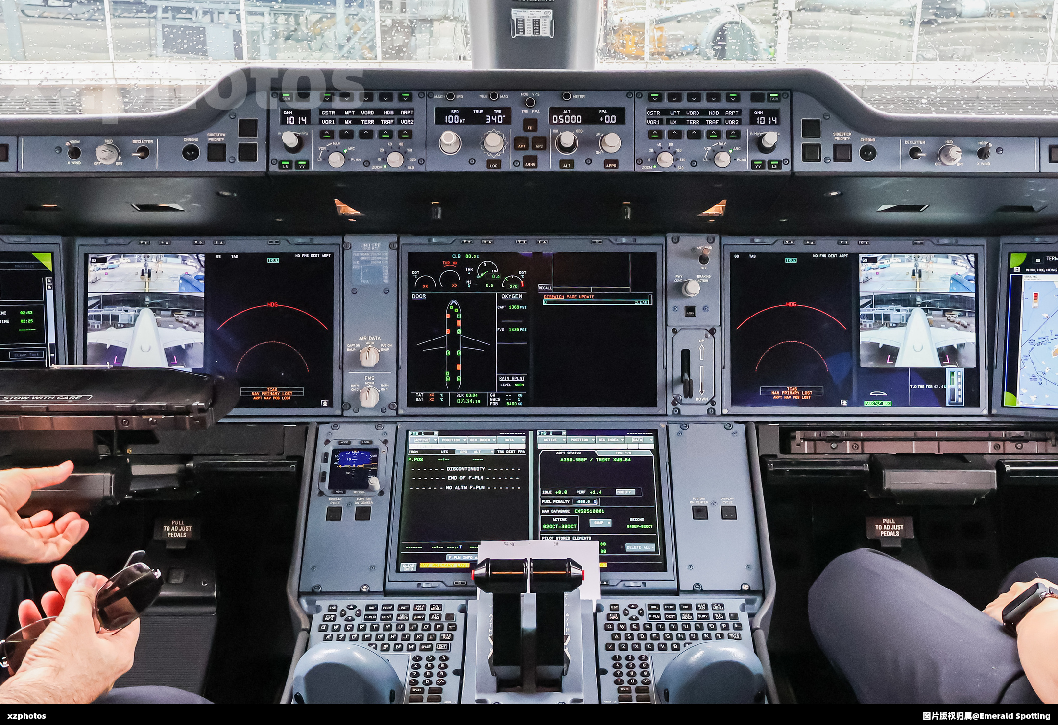 B-LQE cockpit