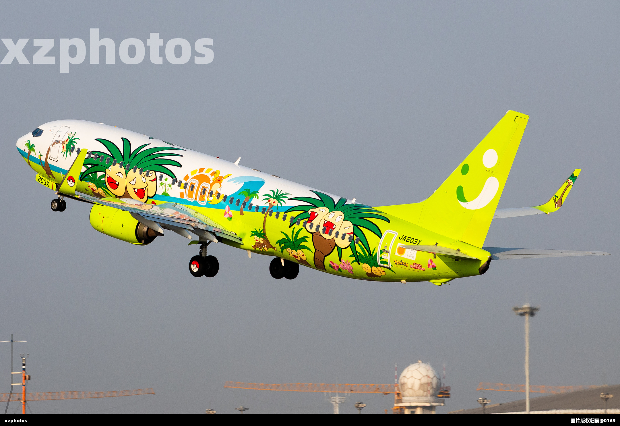 漂亮的飞机正在起飞