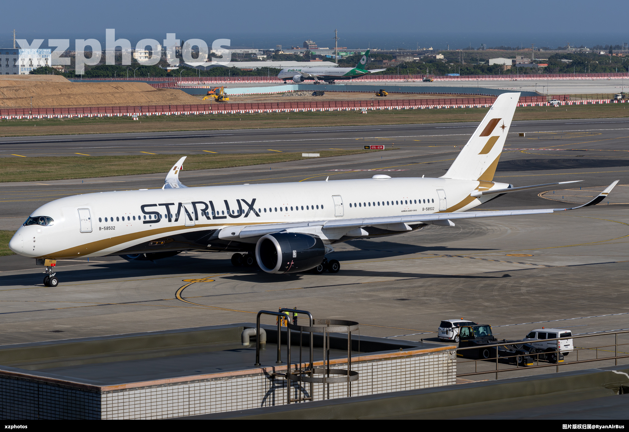 STARLUX A350-900