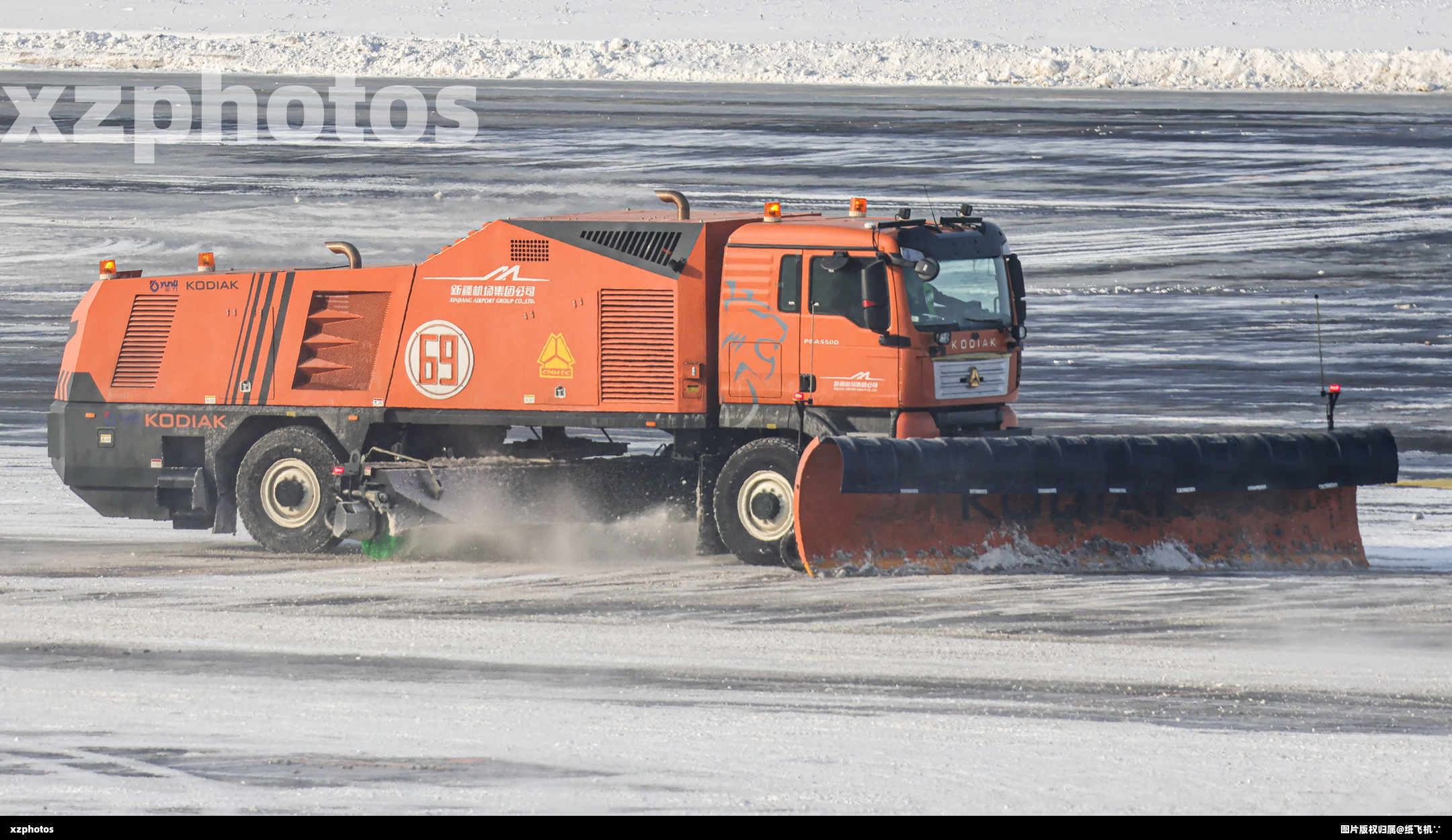 天山机场除雪车辆