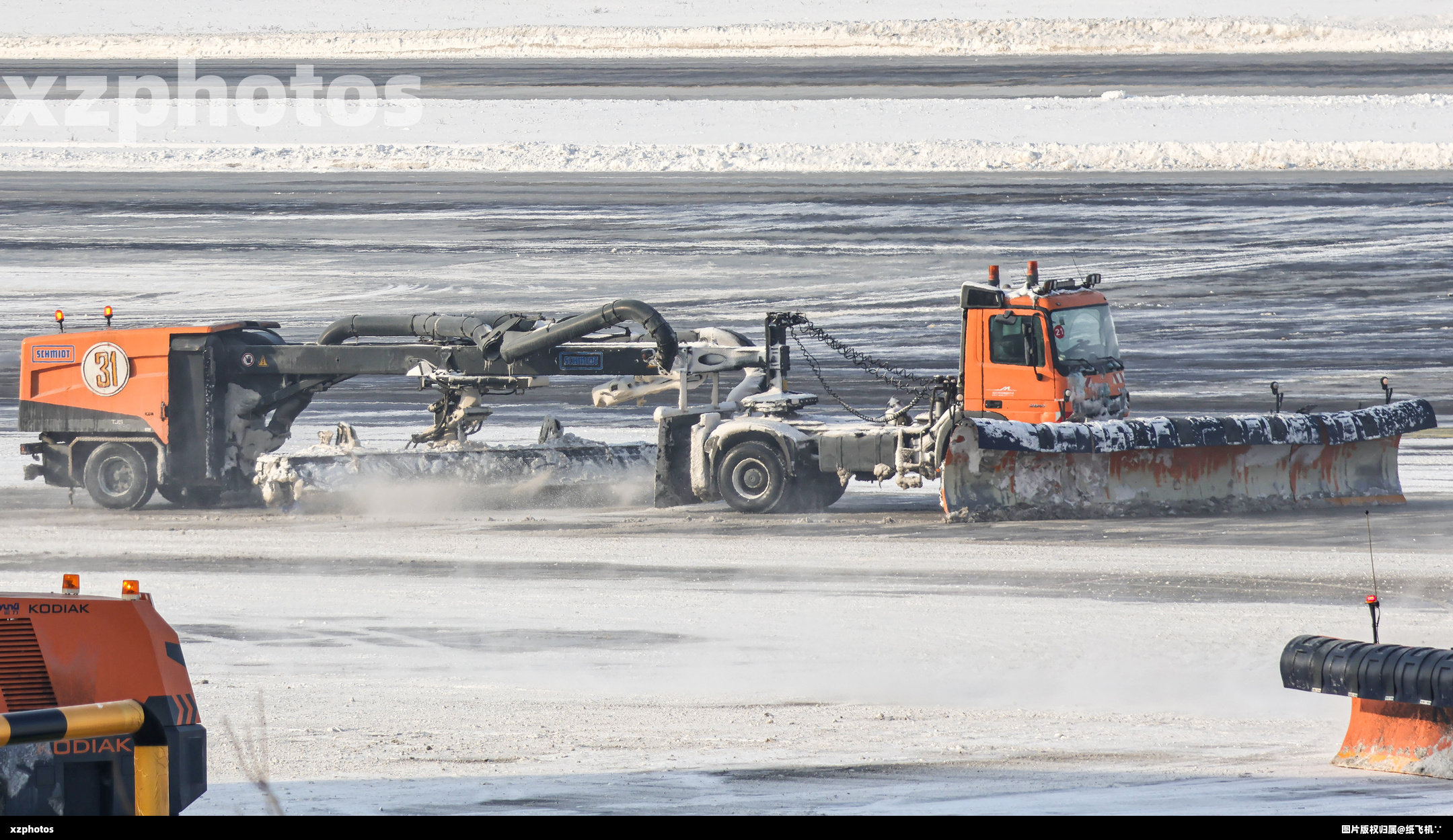 天山机场除雪车辆