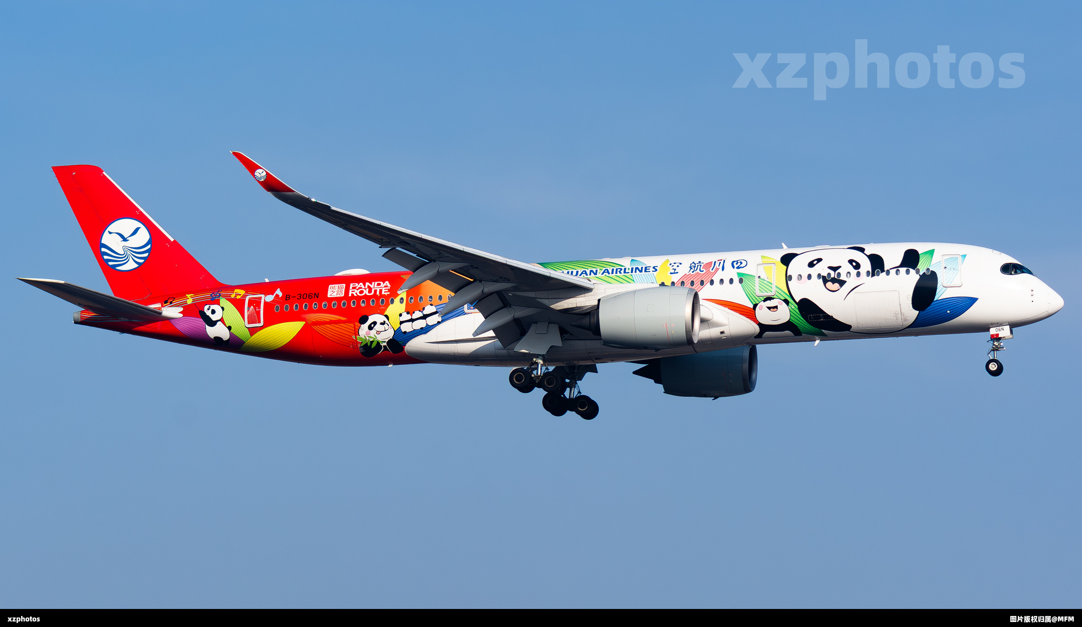 川航359罕见到访上海浦东国际机场