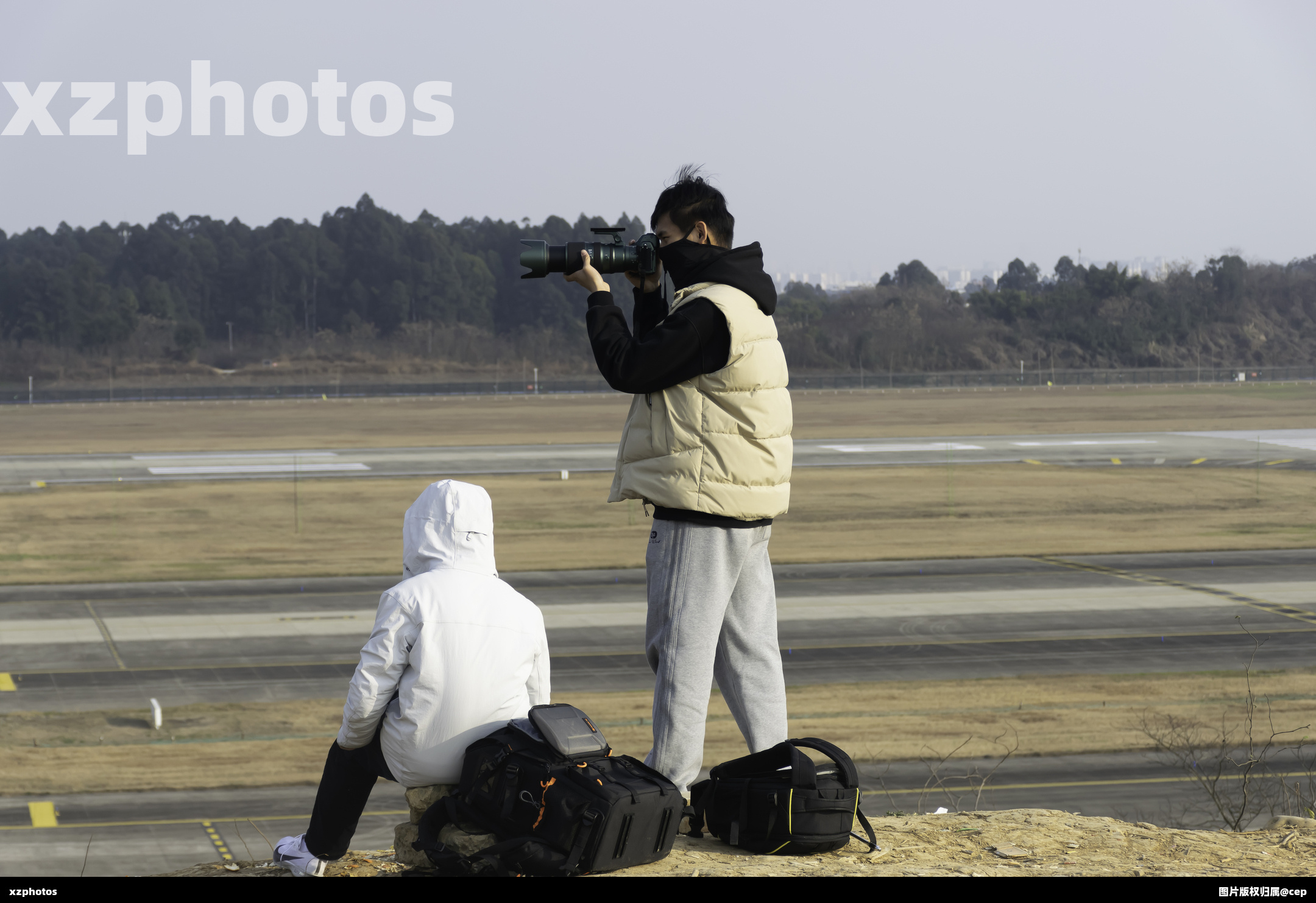 双流机场航空爱好者正在拍摄