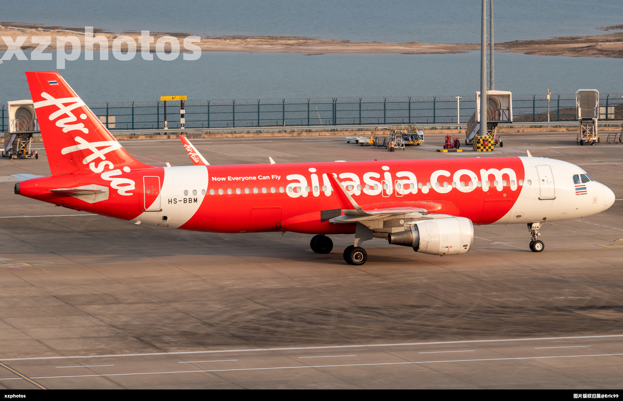 黃金光亞洲航空