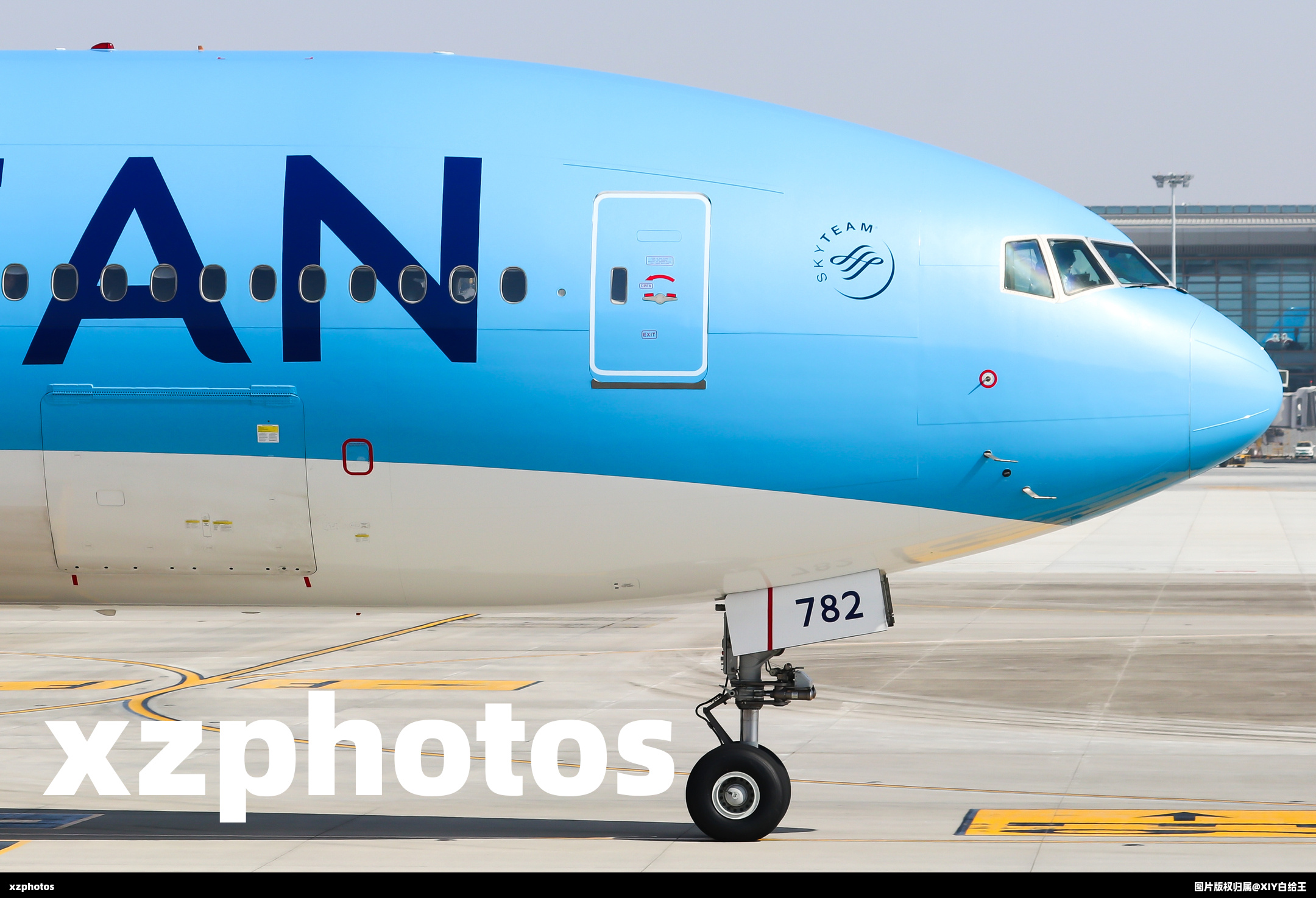 大韩航空新涂装的波音777-300ER首次到访西安