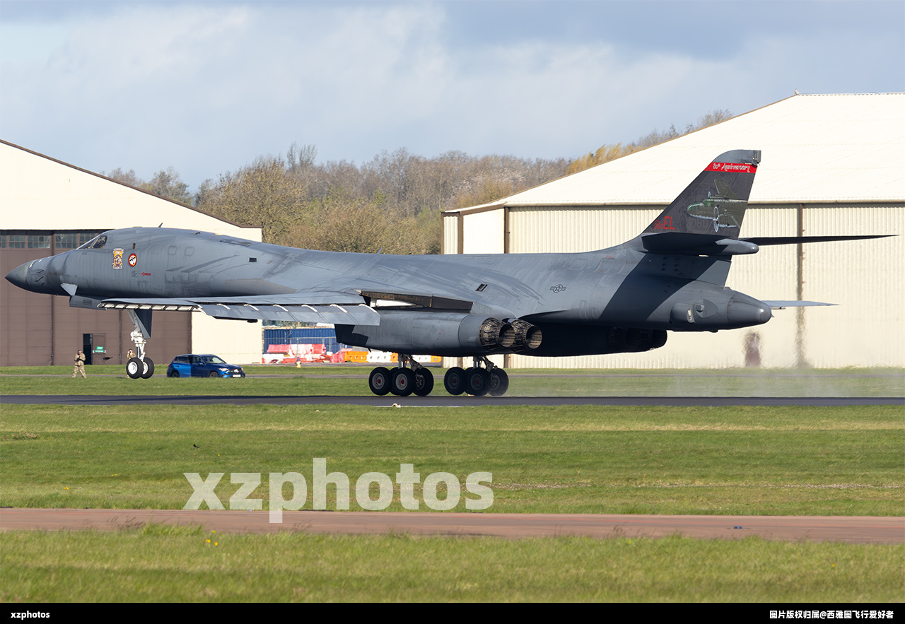 杜立特空袭80周年纪念彩绘B-1B