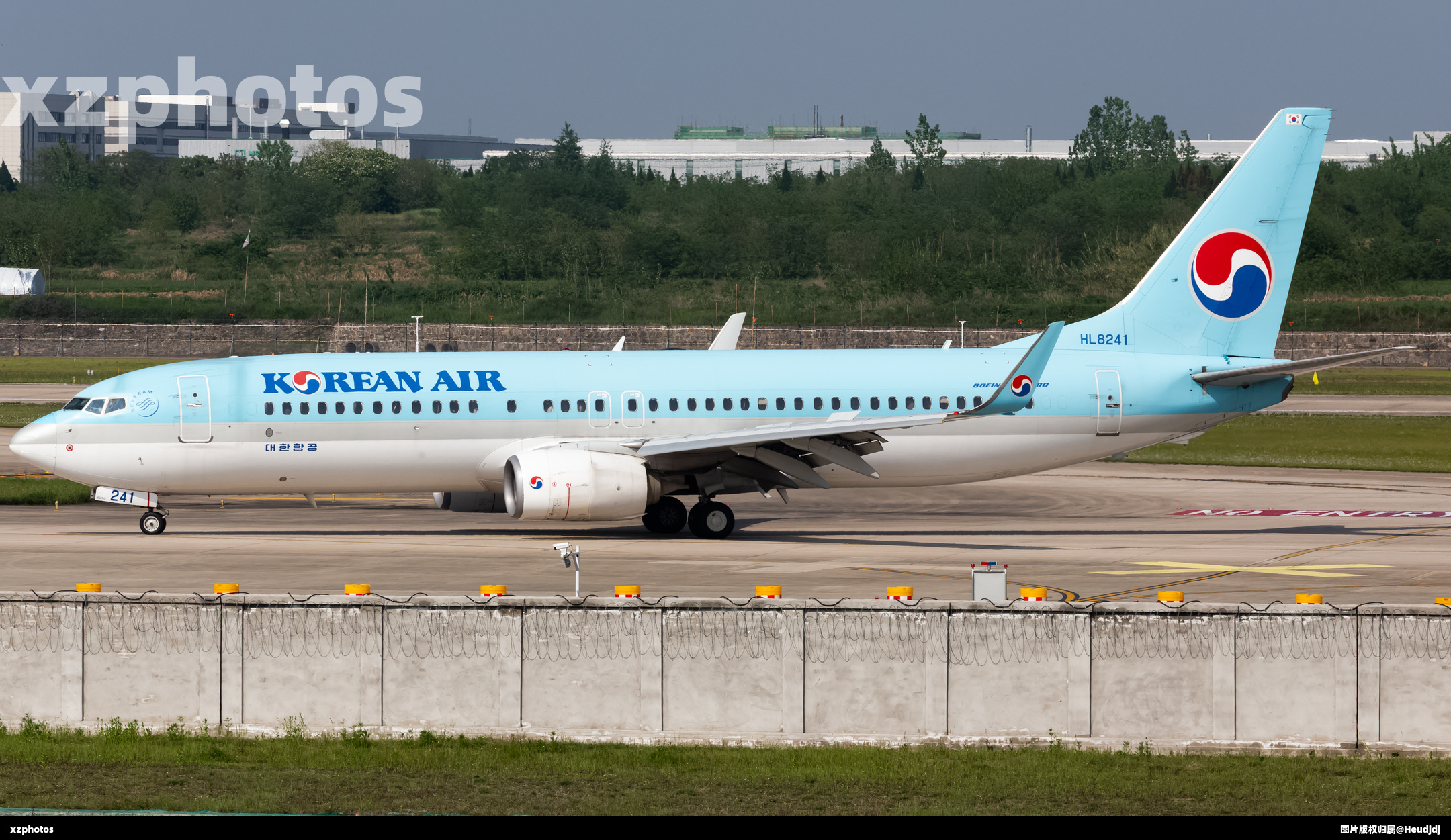 4月18日合肥新桥飞往韩国首尔的后续航线 刚推出后右侧发动机出现故障 滑回机位下客 后续由A321执飞该航线